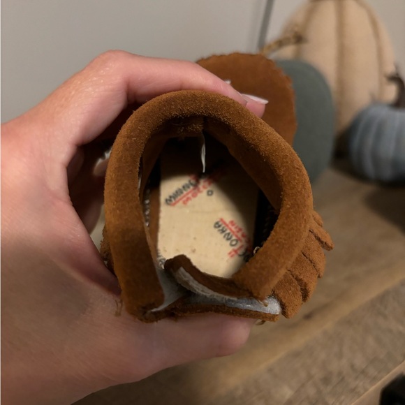 Brown baby Minnetonka moccasins - Picture 4 of 4